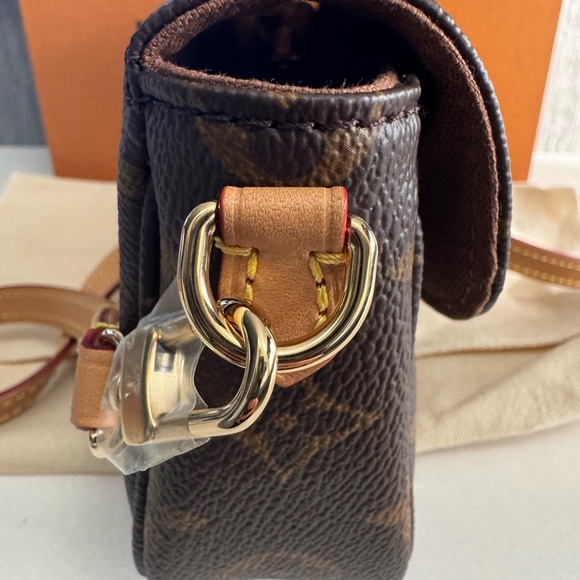 Louis Vuitton- Ivy wallet chain - Brand New w Purchase receipt. - Picture 4 of 9